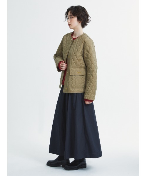 Barbour（バブアー）の「Paige ノーカラー キルティング ジャケット（レディース）（ノーカラージャケット・レディース・ブラウン/ブラック・SMALL/MEDIUM/LARGE）」の4枚目の写真