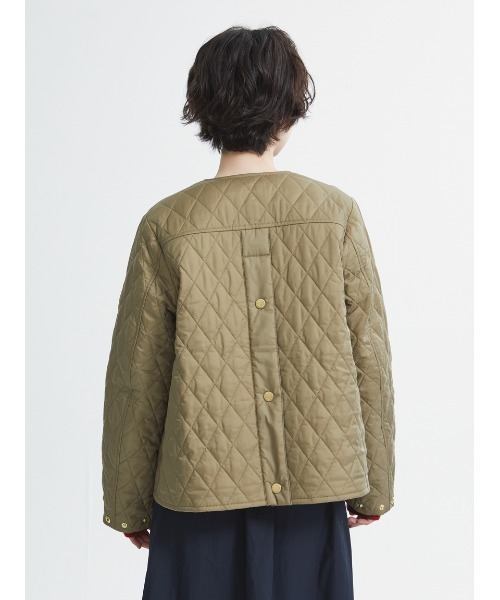 Barbour（バブアー）の「Paige ノーカラー キルティング ジャケット（レディース）（ノーカラージャケット・レディース・ブラウン/ブラック・SMALL/MEDIUM/LARGE）」の7枚目の写真