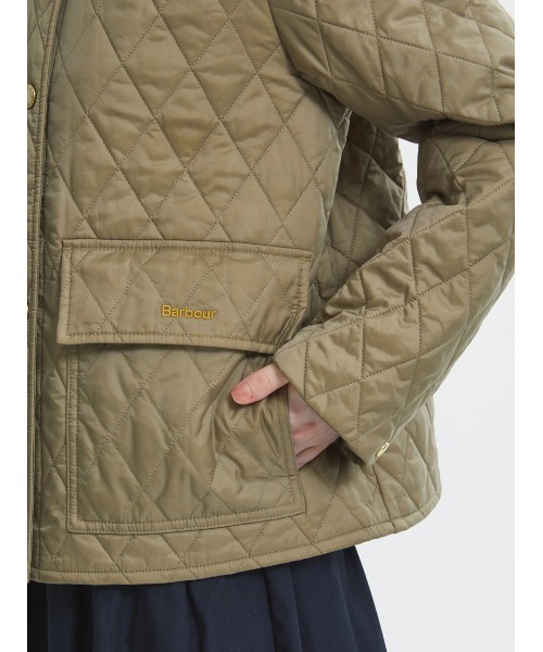 Barbour（バブアー）の「Paige ノーカラー キルティング ジャケット（レディース）（ノーカラージャケット・レディース・ブラウン/ブラック・SMALL/MEDIUM/LARGE）」の9枚目の写真