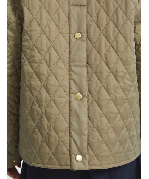 Barbour（バブアー）の「Paige ノーカラー キルティング ジャケット（レディース）（ノーカラージャケット・レディース・ブラウン/ブラック・SMALL/MEDIUM/LARGE）」の13枚目の写真