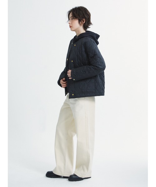 Barbour（バブアー）の「Paige ノーカラー キルティング ジャケット（レディース）（ノーカラージャケット・レディース・ブラウン/ブラック・SMALL/MEDIUM/LARGE）」の17枚目の写真