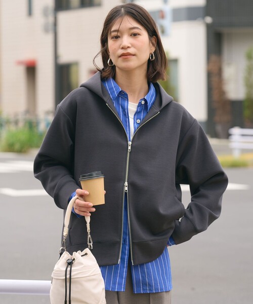 green label relaxing(グリーンレーベルリラクシング)の「【WEB限定】<at ease>ダンボール ジップ フーディ―(パーカー・レディース・ナチュラル/ダークグレー/モカ・FREE)」の5枚目の写真