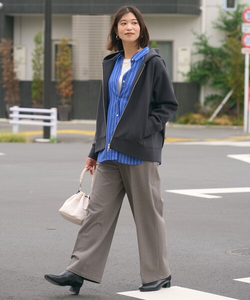 green label relaxing(グリーンレーベルリラクシング)の「【WEB限定】<at ease>ダンボール ジップ フーディ―(パーカー・レディース・ナチュラル/ダークグレー/モカ・FREE)」の8枚目の写真