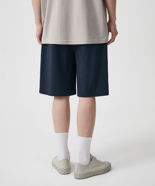 MUSINSA STANDARD（ムシンサスタンダード）の「ダブルニットワンタックワイドスウェットショーツ[ネイビー]（その他パンツ・メンズ・その他・SMALL/MEDIUM/LARGE/X-LARGE/XX-LARGE）」の2枚目の写真
