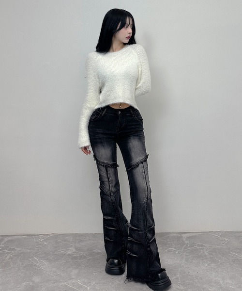 FOLLOWIN(フォロウィン)の「フリンジダメージ カットオフストレッチフレアパンツ(デニムパンツ・レディース・ブラック・MEDIUM/SMALL/LARGE)」の3枚目の写真