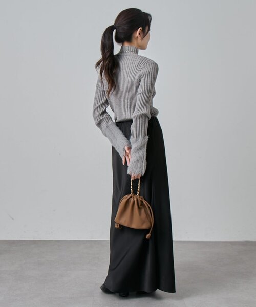 Lui's（ルイス）の「袖フェザーリブタートルニット（Tシャツ/カットソー・レディース・オフホワイト/グレー/グレー系その他/ブラック・FREE）」の9枚目の写真