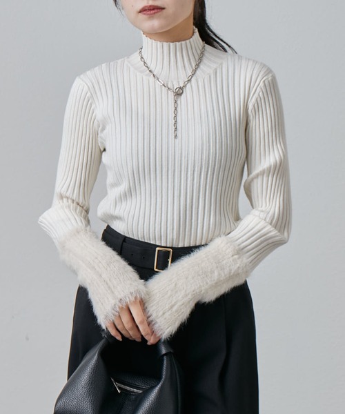 Lui's（ルイス）の「袖フェザーリブタートルニット（Tシャツ/カットソー・レディース・オフホワイト/グレー/グレー系その他/ブラック・FREE）」の2枚目の写真