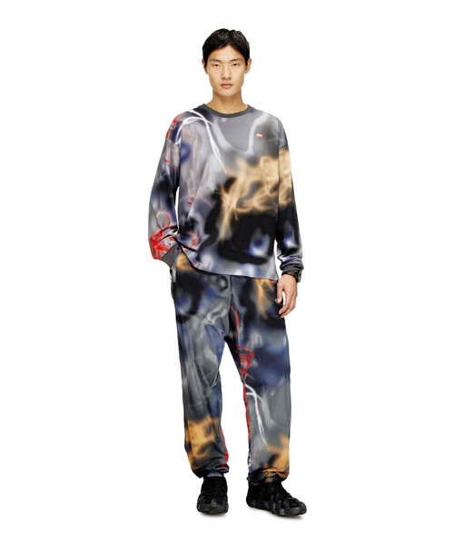 DIESEL(ディーゼル)の「メンズ 長袖Tシャツ T-BOXT-LS-V4(Tシャツ/カットソー・メンズ・ブラック系その他・LARGE/MEDIUM/SMALL/X-LARGE/X-SMALL/XX-LARGE/XXX-LARGE)」の2枚目の写真