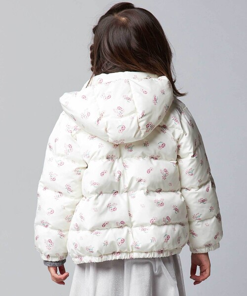 BeBe（ベベ）の「【撥水加工】Girlyフラワープリントタフタフード中綿コート（ダウンジャケット/コート・キッズ・ピンク系その他・150cm/110cm/140cm/120cm/130cm/100cm）」の9枚目の写真