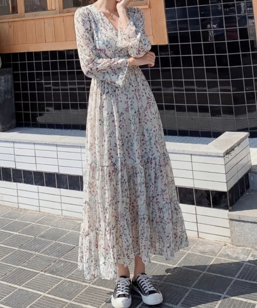 cammie(キャミー)の「小花柄ワンピース(ワンピース・レディース・ホワイト/レッド/ブラック・M/L)」の4枚目の写真