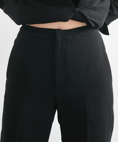 Callarus Black Formal（カラルスブラックフォーマル）の「【喪服・礼服】日本製生地使用　洗える防しわ　楊柳柄エンボス加工アシメデザインジャケットパンツスーツ＜大きいサイズ有＞〔Callarus〕（スーツセット・レディース・ブラック・3L/LL/L/M）」の21枚目の写真