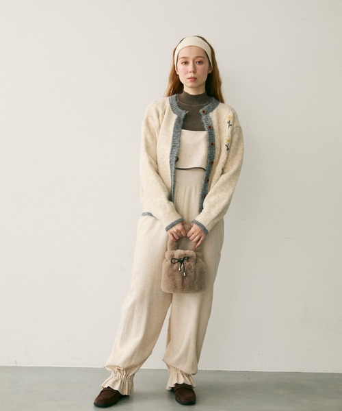 Crisp（クリスプ）の「バイカラーフラワーニットカーディガン（カーディガン/ボレロ・レディース・アイボリー/ブルー・FREE）」の3枚目の写真