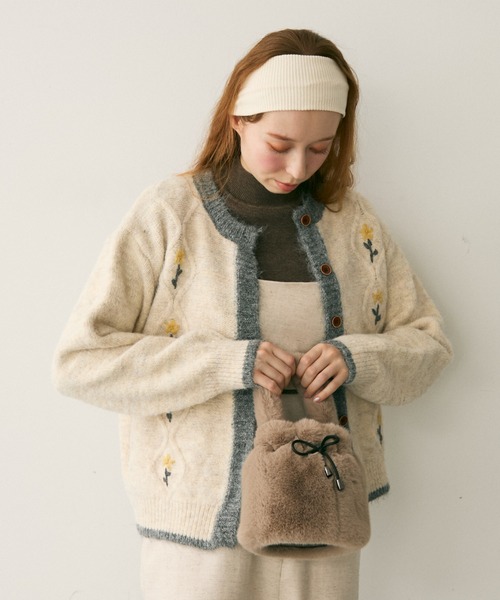 Crisp（クリスプ）の「バイカラーフラワーニットカーディガン（カーディガン/ボレロ・レディース・アイボリー/ブルー・FREE）」の6枚目の写真