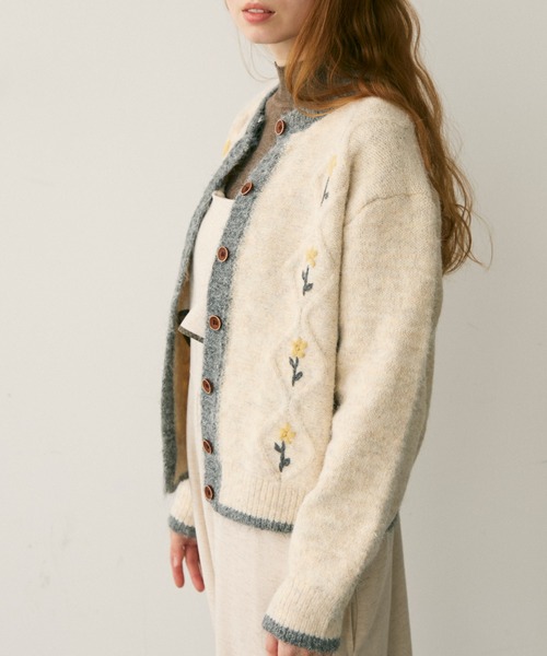 Crisp（クリスプ）の「バイカラーフラワーニットカーディガン（カーディガン/ボレロ・レディース・アイボリー/ブルー・FREE）」の7枚目の写真