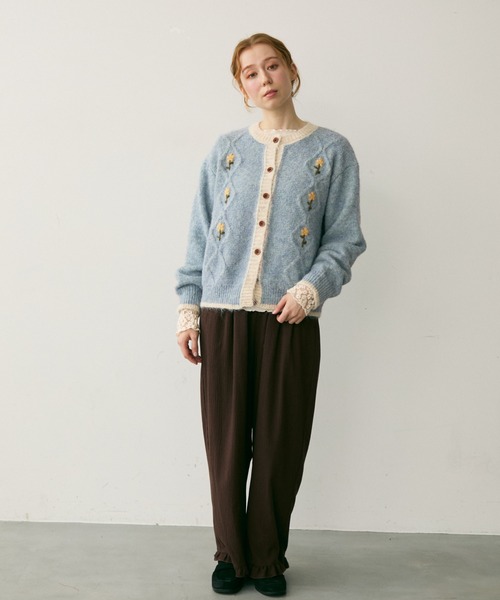 Crisp（クリスプ）の「バイカラーフラワーニットカーディガン（カーディガン/ボレロ・レディース・アイボリー/ブルー・FREE）」の11枚目の写真