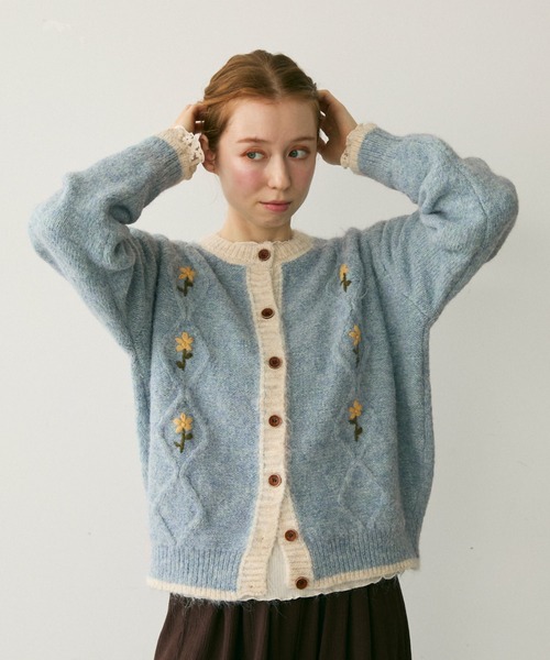 Crisp（クリスプ）の「バイカラーフラワーニットカーディガン（カーディガン/ボレロ・レディース・アイボリー/ブルー・FREE）」の16枚目の写真