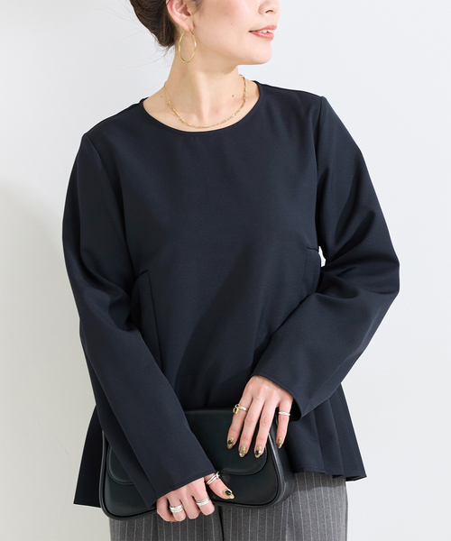 B.C STOCK（ベーセーストック）の「手洗い可 / 切り替えプリーツブラウス（シャツ/ブラウス・レディース・ネイビー/ベージュ・SMALL/MEDIUM）」の2枚目の写真