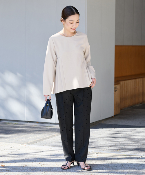 B.C STOCK（ベーセーストック）の「手洗い可 / 切り替えプリーツブラウス（シャツ/ブラウス・レディース・ネイビー/ベージュ・SMALL/MEDIUM）」の3枚目の写真