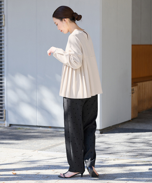 B.C STOCK（ベーセーストック）の「手洗い可 / 切り替えプリーツブラウス（シャツ/ブラウス・レディース・ネイビー/ベージュ・SMALL/MEDIUM）」の5枚目の写真