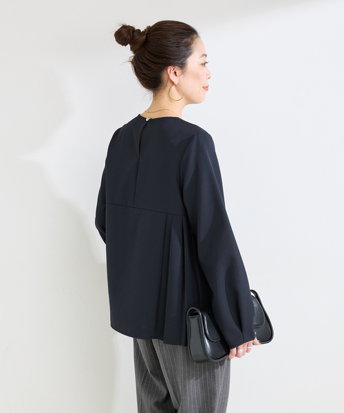 B.C STOCK（ベーセーストック）の「手洗い可 / 切り替えプリーツブラウス（シャツ/ブラウス・レディース・ネイビー/ベージュ・SMALL/MEDIUM）」の16枚目の写真