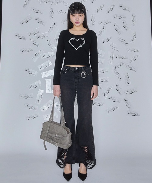 Heart Tattoo(ハートタトゥー)の「damage flare denim / ダメージフレアデニム(デニムパンツ・レディース・ブルー系/ブラック系・1/0)」の4枚目の写真