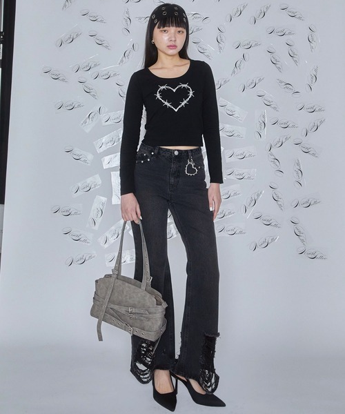 Heart Tattoo(ハートタトゥー)の「damage flare denim / ダメージフレアデニム(デニムパンツ・レディース・ブルー系/ブラック系・1/0)」の5枚目の写真