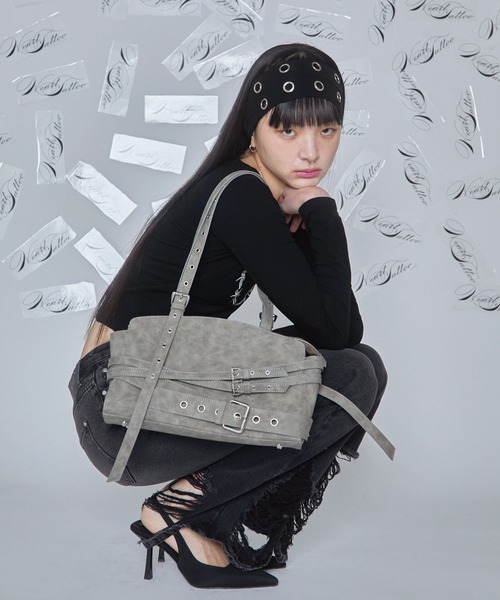 Heart Tattoo(ハートタトゥー)の「damage flare denim / ダメージフレアデニム(デニムパンツ・レディース・ブルー系/ブラック系・1/0)」の12枚目の写真
