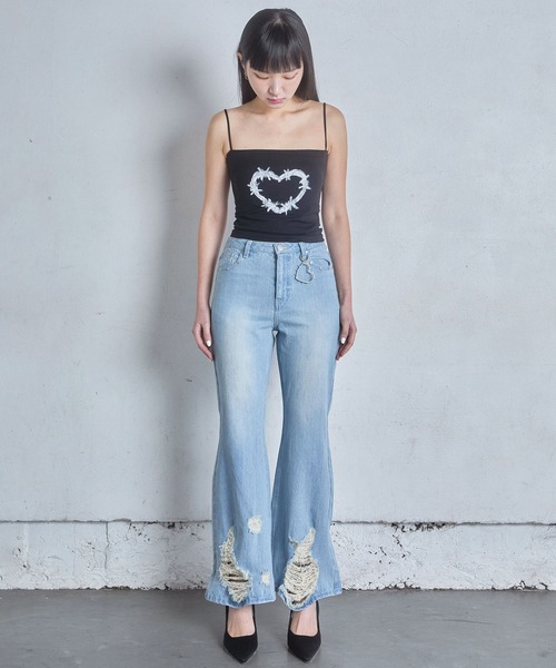 Heart Tattoo(ハートタトゥー)の「damage flare denim / ダメージフレアデニム(デニムパンツ・レディース・ブルー系/ブラック系・1/0)」の15枚目の写真