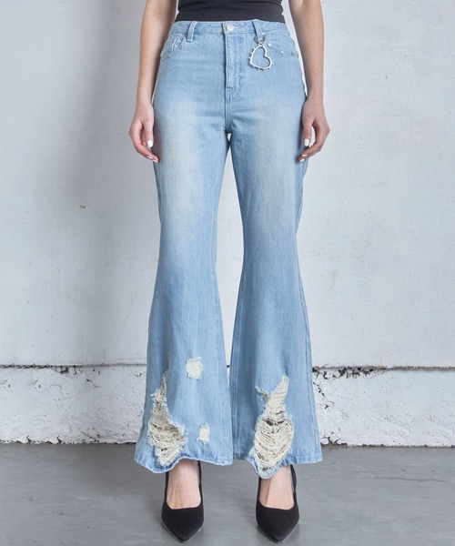 Heart Tattoo(ハートタトゥー)の「damage flare denim / ダメージフレアデニム(デニムパンツ・レディース・ブルー系/ブラック系・1/0)」の17枚目の写真