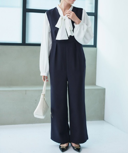 Pierrot(ピエロ)の「キーネックオールインワン(ワンピース・レディース・ネイビー/ブラック・L/M/PM)」の1枚目の写真