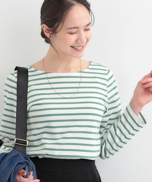 SHOO・LA・RUE(シューラルー)の「【S-LL/洗濯機可】着こなしいろいろ 首元すっきりボートネック ボーダーロンT(Tシャツ/カットソー・レディース・ライトグレー系2/ピンク系その他/ネイビー系2/グリーン系その他4・04/03/02/01)」の2枚目の写真