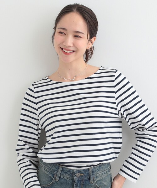 SHOO・LA・RUE(シューラルー)の「【S-LL/洗濯機可】着こなしいろいろ 首元すっきりボートネック ボーダーロンT(Tシャツ/カットソー・レディース・ライトグレー系2/ピンク系その他/ネイビー系2/グリーン系その他4・04/03/02/01)」の8枚目の写真