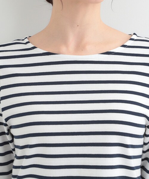 SHOO・LA・RUE(シューラルー)の「【S-LL/洗濯機可】着こなしいろいろ 首元すっきりボートネック ボーダーロンT(Tシャツ/カットソー・レディース・ライトグレー系2/ピンク系その他/ネイビー系2/グリーン系その他4・04/03/02/01)」の15枚目の写真