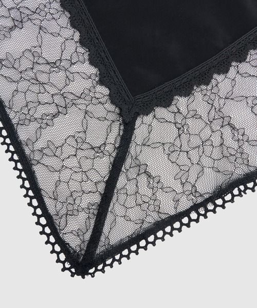 tanakadaisuke（タナカダイスケ）の「【tanakadaisuke/タナカダイスケ】flower lace frame scarf/フラワーレースフレームスカーフ（バンダナ/スカーフ・レディース・ホワイト/ブラック・FREE）」の6枚目の写真