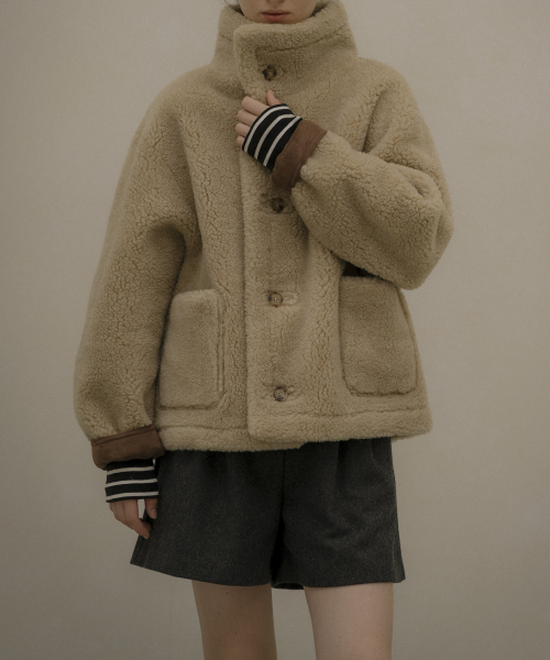 KNOWNBETTER（ノウンベター）の「Reversible tab-button shearling jacket [KNFW05JP03]_[2color]（その他アウター・レディース・ブラック/ダークブラウン・FREE）」の9枚目の写真