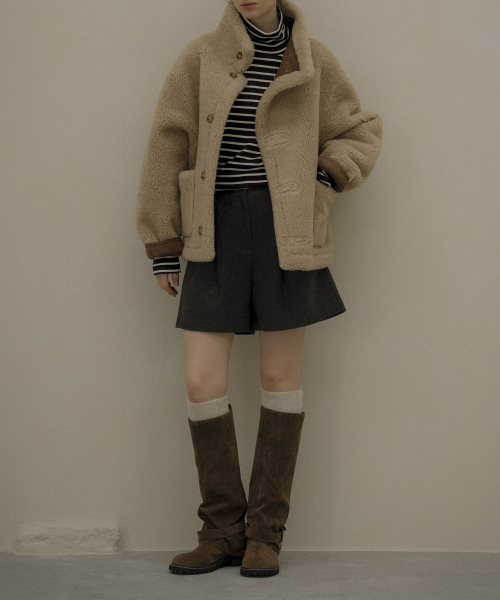 KNOWNBETTER（ノウンベター）の「Reversible tab-button shearling jacket [KNFW05JP03]_[2color]（その他アウター・レディース・ブラック/ダークブラウン・FREE）」の10枚目の写真
