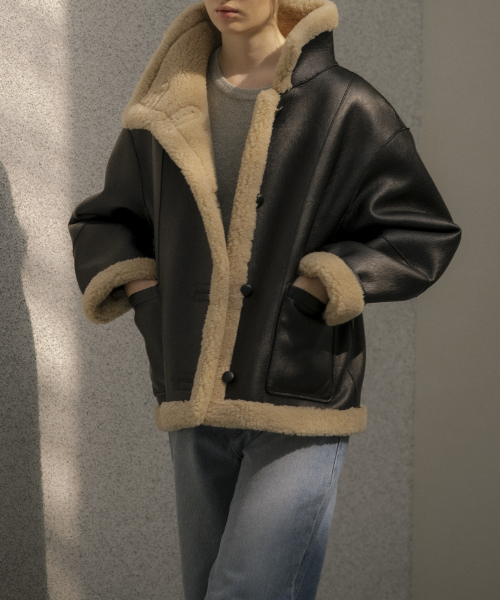 KNOWNBETTER（ノウンベター）の「Reversible tab-button shearling jacket [KNFW05JP03]_[2color]（その他アウター・レディース・ブラック/ダークブラウン・FREE）」の12枚目の写真