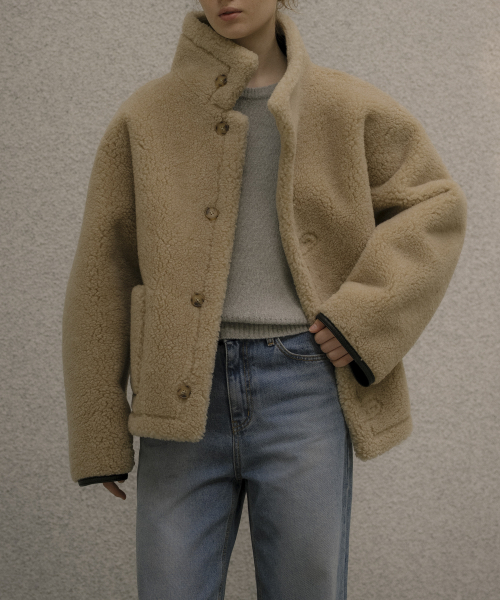KNOWNBETTER（ノウンベター）の「Reversible tab-button shearling jacket [KNFW05JP03]_[2color]（その他アウター・レディース・ブラック/ダークブラウン・FREE）」の16枚目の写真