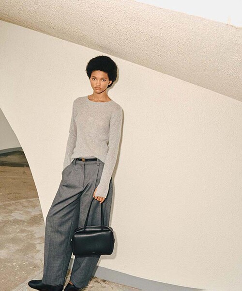 YAHKI(ヤーキ)の「【YAHKI/ヤーキ】YH-772/シュリンクレザーボストンバッグ(ボストンバッグ・レディース・ブラック・FREE)」の2枚目の写真