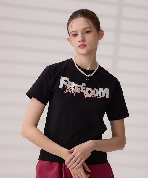 DANGLEDROP(ダングルドロップ)の「DGDP FREEDOMセミクロップ半袖Tシャツブラック(Tシャツ/カットソー・レディース・その他・FREE)」の4枚目の写真