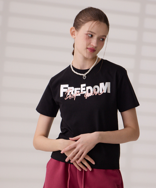 DANGLEDROP(ダングルドロップ)の「DGDP FREEDOMセミクロップ半袖Tシャツブラック(Tシャツ/カットソー・レディース・その他・FREE)」の5枚目の写真