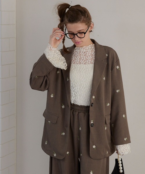BONLECILL noir(ボンルシールノワール)の「【BONLECILL noir】<セットアップ対応>小花柄刺繍テーラードジャケット(テーラードジャケット・レディース・ブラック/グレイッシュベージュ・FREE)」の14枚目の写真