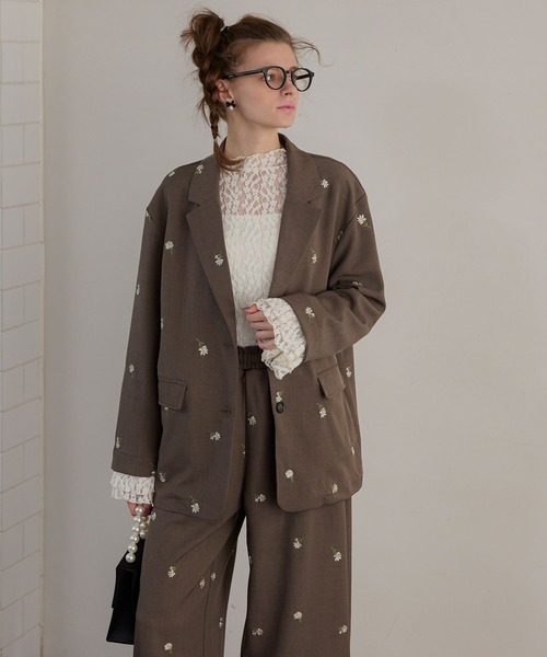 BONLECILL noir(ボンルシールノワール)の「【BONLECILL noir】<セットアップ対応>小花柄刺繍テーラードジャケット(テーラードジャケット・レディース・ブラック/グレイッシュベージュ・FREE)」の16枚目の写真