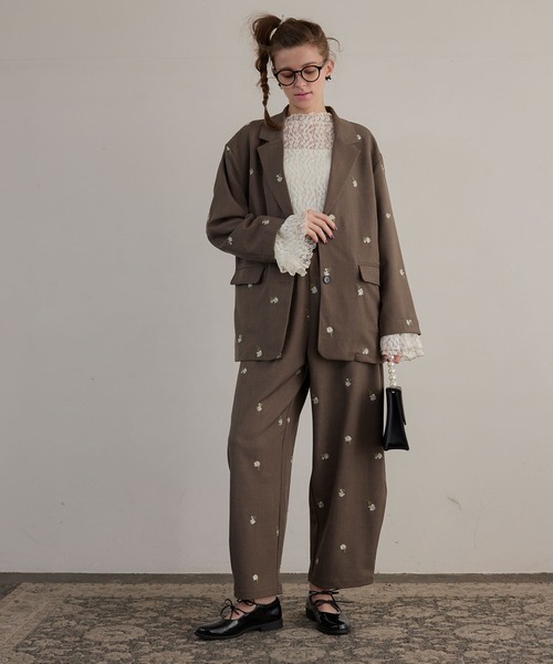 BONLECILL noir(ボンルシールノワール)の「【BONLECILL noir】<セットアップ対応>小花柄刺繍テーラードジャケット(テーラードジャケット・レディース・ブラック/グレイッシュベージュ・FREE)」の20枚目の写真