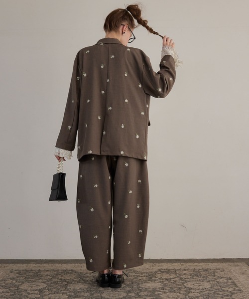 BONLECILL noir(ボンルシールノワール)の「【BONLECILL noir】<セットアップ対応>小花柄刺繍テーラードジャケット(テーラードジャケット・レディース・ブラック/グレイッシュベージュ・FREE)」の21枚目の写真