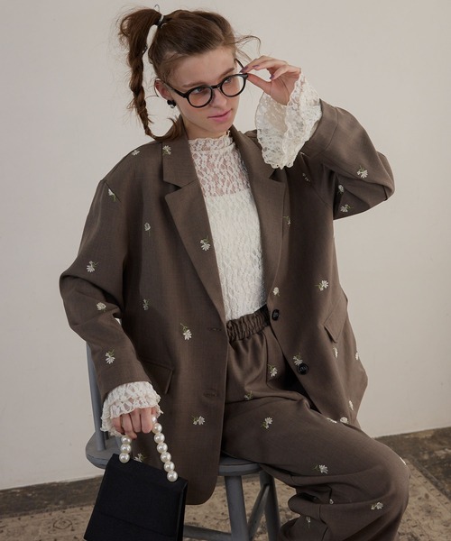 BONLECILL noir(ボンルシールノワール)の「【BONLECILL noir】<セットアップ対応>小花柄刺繍テーラードジャケット(テーラードジャケット・レディース・ブラック/グレイッシュベージュ・FREE)」の22枚目の写真