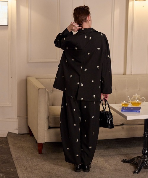 BONLECILL noir(ボンルシールノワール)の「【BONLECILL noir】<セットアップ対応>小花柄刺繍テーラードジャケット(テーラードジャケット・レディース・ブラック/グレイッシュベージュ・FREE)」の11枚目の写真