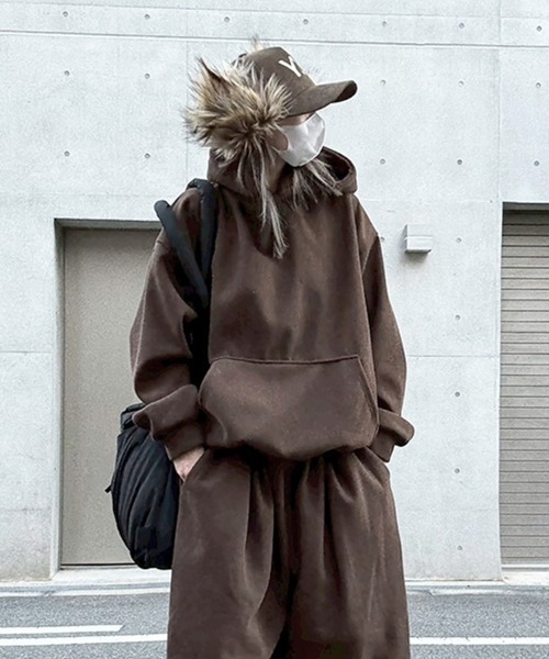 YACA(ヤーカ)の「Corduroy Pullover/コーデュロイプルオーバー【unisex item】(スウェット・レディース・ブラック/ブラウン・FREE)」の2枚目の写真