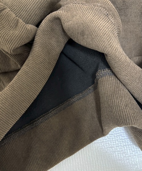 YACA(ヤーカ)の「Corduroy Pullover/コーデュロイプルオーバー【unisex item】(スウェット・レディース・ブラック/ブラウン・FREE)」の16枚目の写真