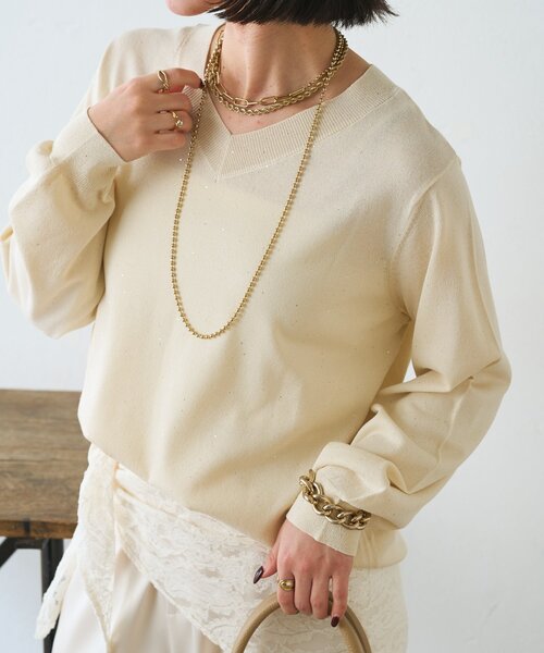 Jena espace merveilleux(ジェナ エスパスメルヴェイユ)の「【上品華やぎ】ミニスパンコールVニット(ニット/セーター・レディース・アイボリー/ブルー系その他/ネイビー・FREE)」の1枚目の写真